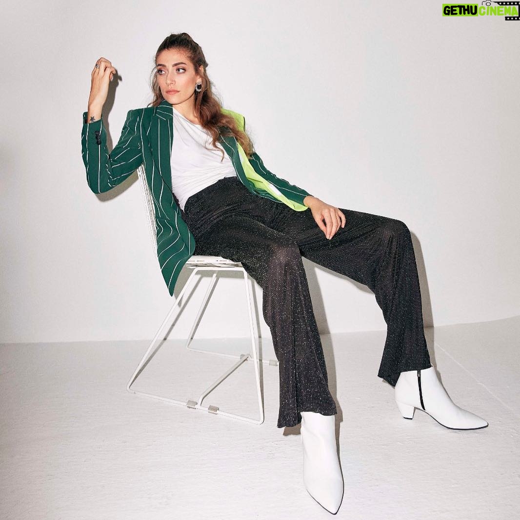 Öznur Serçeler Instagram - @allmagazine 💋 Röportaj : @timurcanersoy Fotoğraf: @unalturhan Moda Editörü: @melisaacomert Saç: @remziates Makyaj: @akbulutmurat