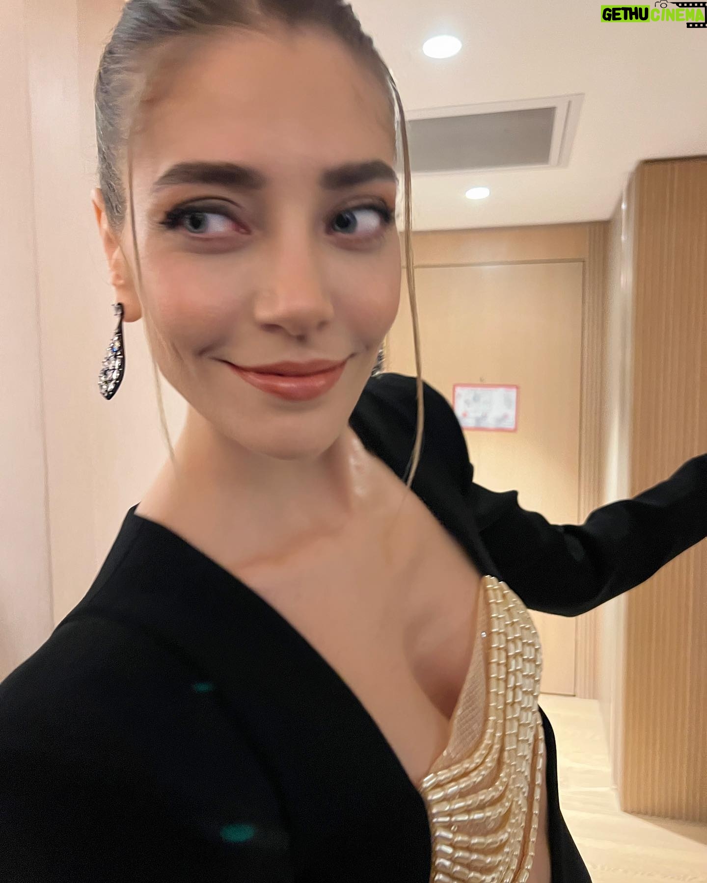 Öznur Serçeler - 556.2K Likes - Altın Kelebek ✨
Beni bu geceye hazırlayan herkese teşekkür ederim 🙏🏻🩷