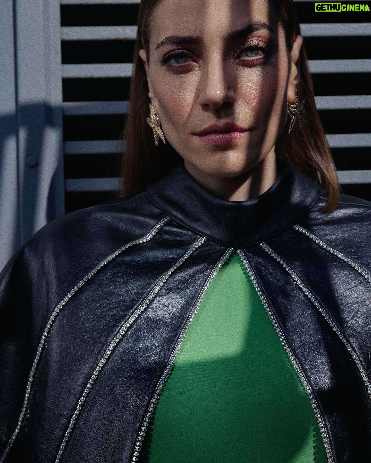 Öznur Serçeler Instagram - 💚✨ @gardiropmagazin #gardiropmagazin Yayınlar Direktörü: @gulay_ozdemir Video: @sam_paparazzii Fotoğraflar: @ugursariduran Moda ve Güzellik Direktörü: @caglakucukdereli Stylist: @dilaraipeksatir Kapak Kıyafetleri: @marksandspencerturkiye Saç: @atakangelisli Makyaj: @rufiyekalmazzz Kurumsal İletişim: @mine.gunduz Marka İletişimi: @yoncayalki Prodüksiyon: @nutekstudio Mekan: @radissonbluottomare Styling Asistanı: sselinbahadir_ Teşekkürler @management.be @edoszt