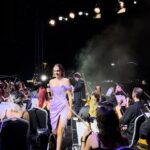 Öznur Serçeler Instagram – “İzmir Türküleri”
İzmir’in kurtuluşunun 100. yılının kutlanması vesilesiyle yapılan konserlerin 2. gününde düzenlenen bu muhteşem organizasyonun bir parçası olmaktan onur duydum. 
Bugün için teşekkürlerim var…
Başta orkestra şefimiz Tuluğ Tırpan’a @sabritulugtirpanofficial , bu güzel organizasyonu hazırlayan sevgili Süheyl Atay’a @suheylatay , her zaman yanımda olan canım ajansım @management.be ‘ye , beni katıldığım her projeye özenerek hazırlayan Hamiyet Aktaş ‘a @hamiyetaktass , tabii ki son teşekkürüm güzel İzmir ve sevgili halkına , @izmirbuyuksehirbelediyesi ve Sevgili Başkan Tunç Soyer’e @tuncsoyer  çok teşekkür ederim.
Bu günümüzü mümkün kılan Ulu önder Mustafa Kemal Atatürk’e minnettarım. 🇹🇷