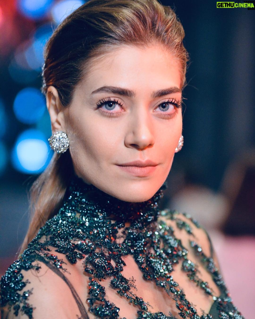 Öznur Serçeler - 159.7K Likes - 💋