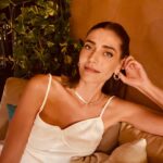 Öznur Serçeler Instagram – Siyah giymedim toz olur diye, beyaz giydim umarım söz olmaz 🤭