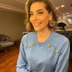 Öznur Serçeler Instagram - No filter however Yes make up and hair spray 😉 @makeupbyhatice @hasangevher.hairstyling