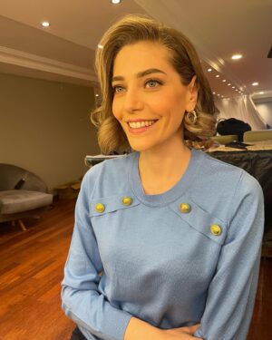 Öznur Serçeler Instagram - No filter however
Yes make up and hair spray 😉

@makeupbyhatice 
@hasangevher.hairstyling