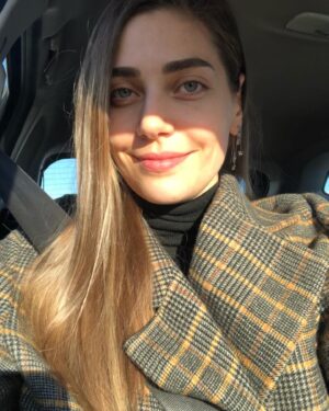Öznur Serçeler Instagram - ⠀
My medium joker smile🃏⠀
#nofilter