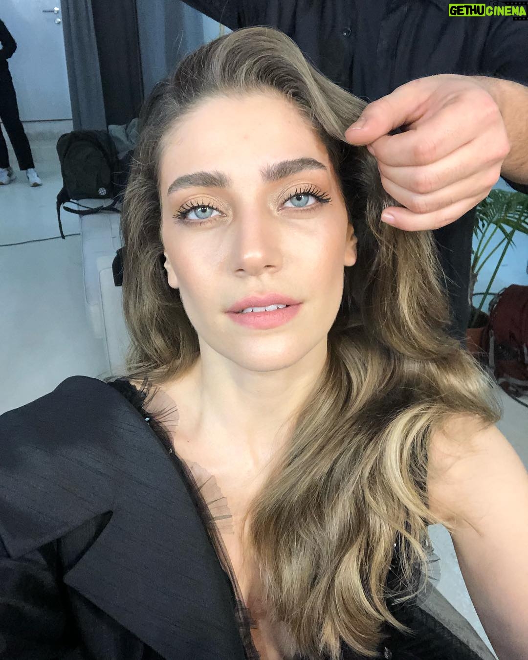 Öznur Serçeler - 165.5K Likes - 💋
