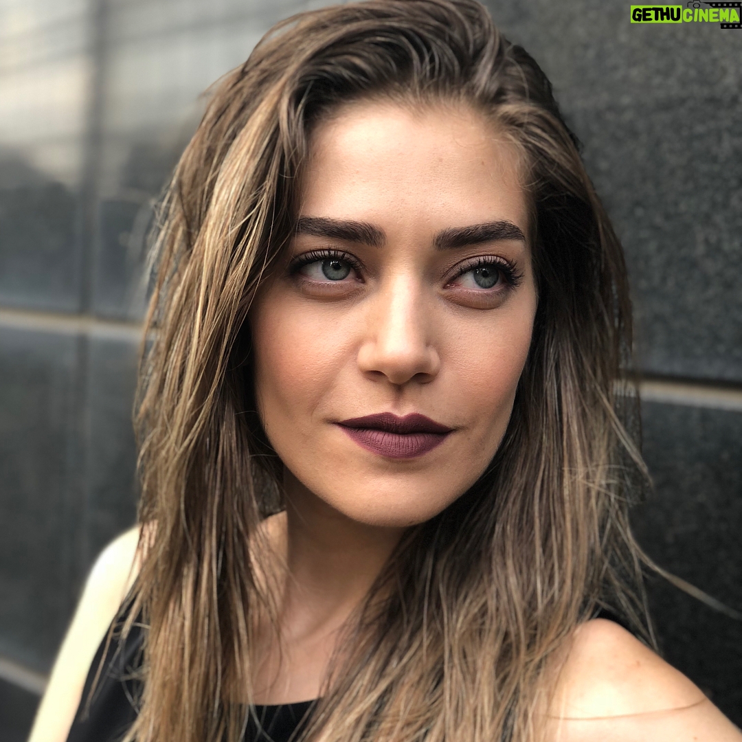 Öznur Serçeler Instagram - 🖤 Make up 🎴@hediyeorhan