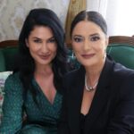 İclal Aydın Instagram – Hadi biraz set fotoğrafı paylaşayım😉
1- Veda’nın böyle ağırbaşlı pek  nadir pozlarından biri. İnanmıyorsanız kaydırıp, bir sonraki fotoğrafa bakın. 🤭
2- Rüçhan’ın gerçek yüzü bu işte😂
3- Gülmek olmasa bu kadar ağlamaya nasıl dayanırdık? 🥴
4- Fatih karakterinin korsan kaset afişini anımsayan var mı? 👀
5- Bu kuzular var ya bu kuzular!! Şu surata, şu sarılmaya bir bakar mısınız🥰
6 ve 7 de şey işte, güzel çıkmış, beğendim filan..

@uckizkardestvdizisi yarın akşam saat 20:00’de yeni bölümüyle @kanald ‘de💙
Fotoğraflar: @oguzhanhasdemir