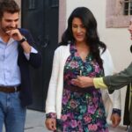 İclal Aydın Instagram – Harıl harıl yeni kitaba daldım, sosyal medyayı biraz atladım mı ne oldu? 
Ne zamandır set fotoğrafı paylaşmamıştım🎈 
Havalar soğudu. Üst üste hırkalardan önceki son haftalar😂 
Teşekkürler sevgili @oguzhanhasdemir ne güzel kareler yakalamışsın🥰

@sevgiyilmaz ve @zilufer ‘in hikayesini ve senaryosunu yazdığı 
@edateksoz ve @aycayaykin ‘ın yönettiği 
Görüntü yönetmenliğini @umitgabin ve @aziz.topaloglu ‘nun yaptığı @uckizkardestvdizisi  her salı @kanald ‘de 💙 
@iincigundogdu @surecfilm #aligündoğdu
