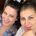 İclal Aydın Instagram – Dün, 18 Mayıs’ta yeni kitabımın yazımı bitti ve redaksiyon için yola çıktı. Güzel bir günde bitmiş dedim🥰 Üç sevdiğim kadınla aynı güne denk geldi doğumu. 

#salkımsokakno3 ve @aysudaakbulut ve @deryaozel_ ve @selentunca doğum günleriniz kutlu olsun. 

Bu ülkenin aydınlık ve çalışkan üç kadını. Bayram çocuklarısınız siz üstelik. Hep artı bir günlüksünüz her 19 Mayıs Atatürk’ü Anma, Gençlik ve Spor Bayramı’nda. 
İyi ki doğdunuz. 
Hepimiz için şahane bir yıl olsun dilerim💙🎈