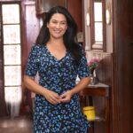 İclal Aydın Instagram – Set fotoğraflarına devam edelim mi? 
1- O bir tane tel göz mü alıyor?
2-Aslında mutlu dünürler olabilirdik!
3- Bazen nedensiz sevinebilirim.
4- Sen bizden geçti mi sandın?
5- Biliyosun di mi, kitapta Türkan’ı başka bir son bekliyor. :)
6- İyidir yengecim, senden n’aber?
7- Bazen nedenli sevinebilirim. 
8- Neler oluyor hayatta!
9- Bu fotoğrafları kim çekti sanıyorsunuz? 🤗

@uckizkardestvdizisi