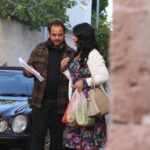 İclal Aydın Instagram – Harıl harıl yeni kitaba daldım, sosyal medyayı biraz atladım mı ne oldu? 
Ne zamandır set fotoğrafı paylaşmamıştım🎈 
Havalar soğudu. Üst üste hırkalardan önceki son haftalar😂 
Teşekkürler sevgili @oguzhanhasdemir ne güzel kareler yakalamışsın🥰

@sevgiyilmaz ve @zilufer ‘in hikayesini ve senaryosunu yazdığı 
@edateksoz ve @aycayaykin ‘ın yönettiği 
Görüntü yönetmenliğini @umitgabin ve @aziz.topaloglu ‘nun yaptığı @uckizkardestvdizisi  her salı @kanald ‘de 💙 
@iincigundogdu @surecfilm #aligündoğdu