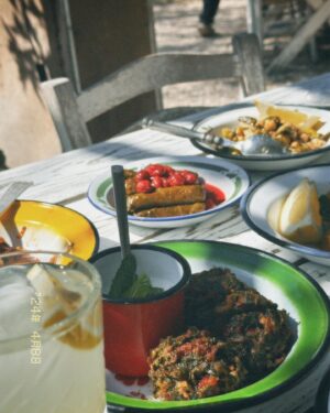 İlay Erkök Instagram - 🌸
•
a stunning day in Urla #dumplings w/ M,A 
•
🩷