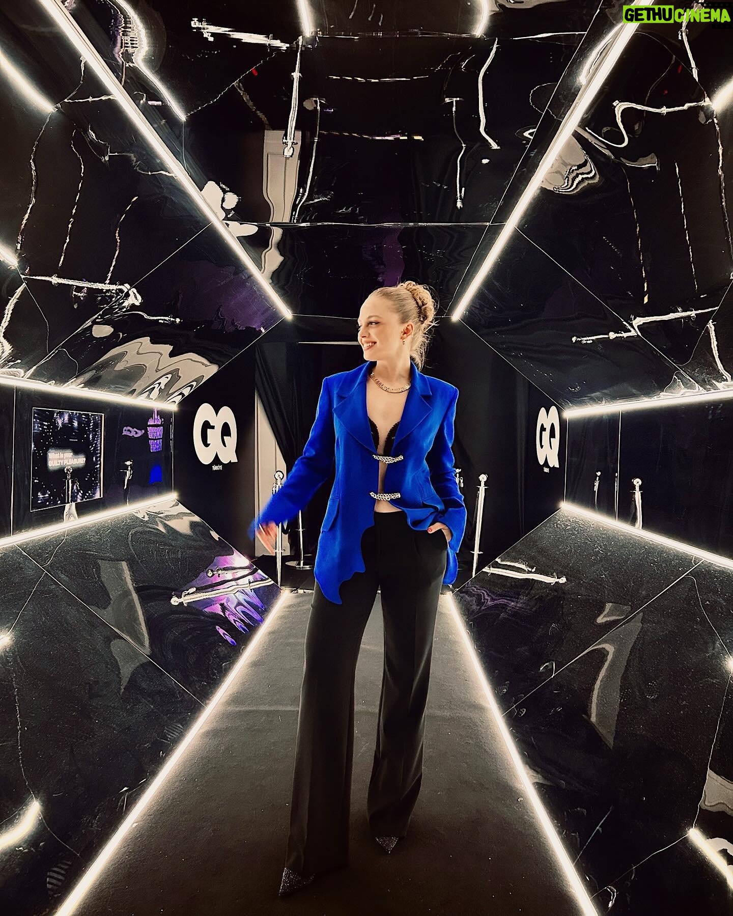 İpek Filiz Yazıcı Instagram - @gqturkiye #gqmenoftheyear 🖤