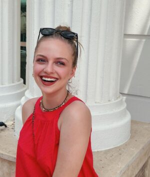 İpek Filiz Yazıcı Instagram - Yeni rengimi buldum 🌺
