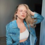 İpek Filiz Yazıcı Instagram - Yeni evimde çok güzel bi ışık buldum 😮‍💨 Bundan sonra fotolar burdan 💃🏼