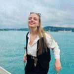 İpek Filiz Yazıcı Instagram - Bi boğaz havası alalım dedik 🫶🏻 ooh mis 🌊🤍
