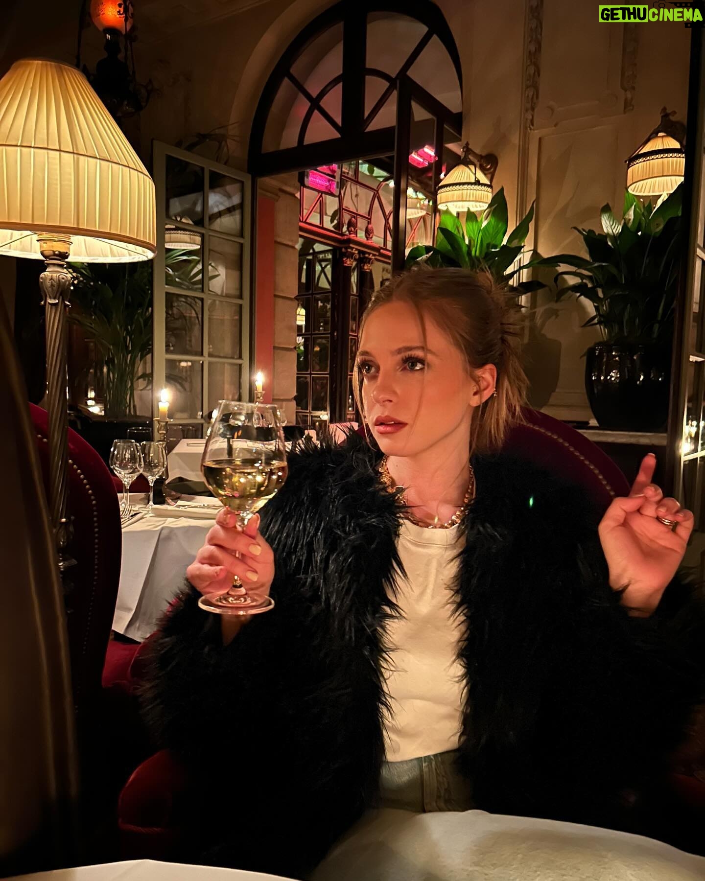 İpek Filiz Yazıcı Instagram - The best place 🥂✨