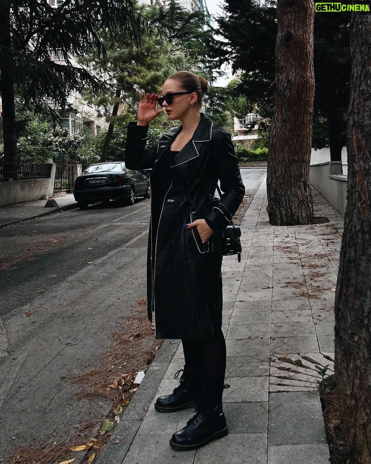 İpek Filiz Yazıcı Instagram - Kasvetli havaları hiç sevmem 🫠