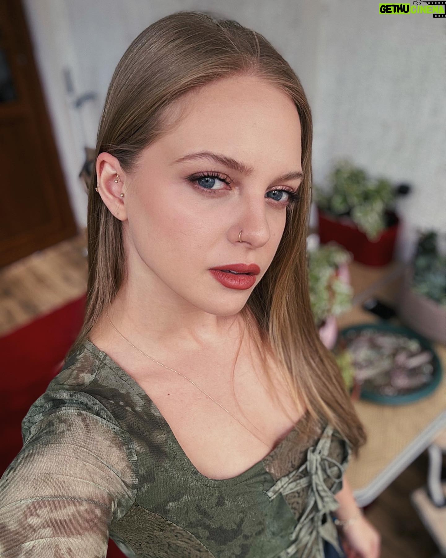 İpek Filiz Yazıcı Instagram - Kulaklı mı, kulaksız mı?