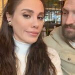 Şükran Ovalı Instagram – Heleeee hele kim gelmiş:)☺️💙