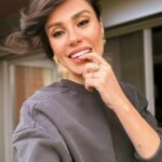 Şükran Ovalı Instagram – 💜saçları kestrmedim toplayıverdim :)))