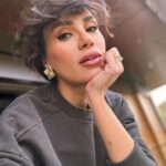 Şükran Ovalı Instagram – 💜saçları kestrmedim toplayıverdim :)))