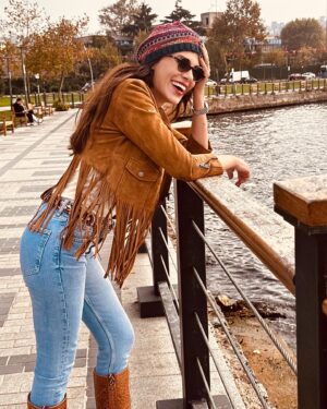 Şükran Ovalı Instagram - 🍂🤎 msj açık :)