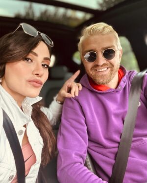 Şükran Ovalı Instagram - Sevince abartmayanlar bizden değildir :)💜