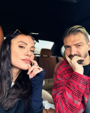 Şükran Ovalı Instagram - Aman da pek güzel güüüün :)))) 🧿 erken kalkan yol alır( iyi ki kalktın tamm anladık ) 😄♾️🤍 #myfamily 💘
