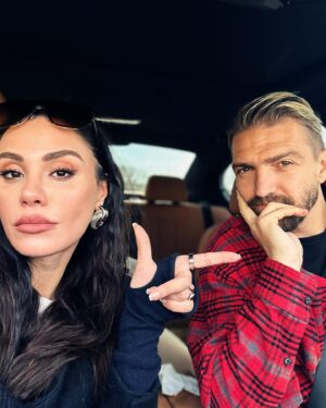 Şükran Ovalı Instagram - Aman da pek güzel güüüün :)))) 🧿 erken kalkan yol alır( iyi ki kalktın tamm anladık ) 😄♾️🤍 #myfamily 💘