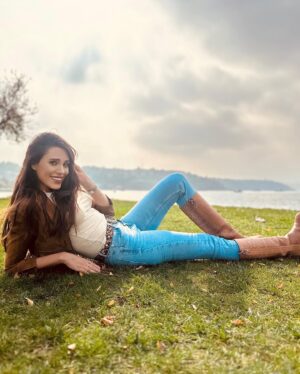 Şükran Ovalı Instagram - 🍂🤎 msj açık :)