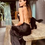 Şükran Ovalı Instagram – 🖤
