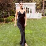 Şükran Ovalı Instagram – 🖤