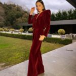 Şükran Ovalı Instagram - Beni bu güzel geceye canım ekibim @melisilkkilic ve @rutkayozis hazırladı♥️🙏🏻 kusursz makyajı yetmezmiş gibi fotoğraflarımı çekti :) 1 saatte bile seviceğim herşeyi bulabilen canım ruti de bu yetmezmiş gibi fotoğrafımı çekti gözünü sevdiklerim:) 🫶 dümdüz saçlarmda @sahinbykloglu 🙏🏻 güzel geceydi :) yıllar sonra dans ettim ve çok eğlendim kim sayesinde tabiiki motivasyonuyla @tugceakari ♥️