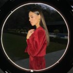Şükran Ovalı Instagram - Beni bu güzel geceye canım ekibim @melisilkkilic ve @rutkayozis hazırladı♥️🙏🏻 kusursz makyajı yetmezmiş gibi fotoğraflarımı çekti :) 1 saatte bile seviceğim herşeyi bulabilen canım ruti de bu yetmezmiş gibi fotoğrafımı çekti gözünü sevdiklerim:) 🫶 dümdüz saçlarmda @sahinbykloglu 🙏🏻 güzel geceydi :) yıllar sonra dans ettim ve çok eğlendim kim sayesinde tabiiki motivasyonuyla @tugceakari ♥️