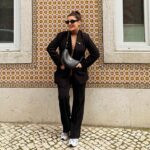 Şebnem Bozoklu Instagram - Kazağımla çinilerin rengini tutturdum diye sevinip deklanşöre basan @enisarikan 🧡