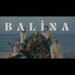 Şebnem Bozoklu Instagram - Balina için son 24 saat! 🐳 Zorlu PSM, Craft ve Freestage ortak prodüksiyonuyla, İbrahim Çiçek’in yönetmenliğinde, Enis Arıkan, Şebnem Bozoklu, Yağız Can Konyalı, Helin Kandemir ve Emine Evirgen’in rol aldığı Balina yarın akşam 20.30’da Zorlu PSM Turkcell Sahnesi’nde! #DünyanDeğişsin #Kia #MovementThatInspires #URBANCare #bağlarımızlagüçlüyüz #EsteeLauder #BenimRengimBenimHikayem #ArtDeHuile @ibrahimcicek @enisarikan @sebnembozoklu @yagizcankonyali @_helinkandemir @emine_evirgenn