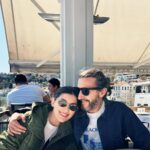 Şebnem Bozoklu Instagram – Kanat seni çok seviyorum.Yanımdaki yakışıklının doğumgünü bugün. Seni, hayatımızı, kendimize kurup tasarladığımız dünyamızı, güldüklerimizi, heyecanlandıklarımızı, üzüldüklerimizi, kıkırdadıklarımızı… Bize ait her şeyi çok seviyorum. İyi ki doğmuşsun benim şahane kocacığım, yol arkadaşım.Hayallerindeki gibi bir yıl olsun. @kanat_atkaya ❤️ fotoğraf : @trashheadd