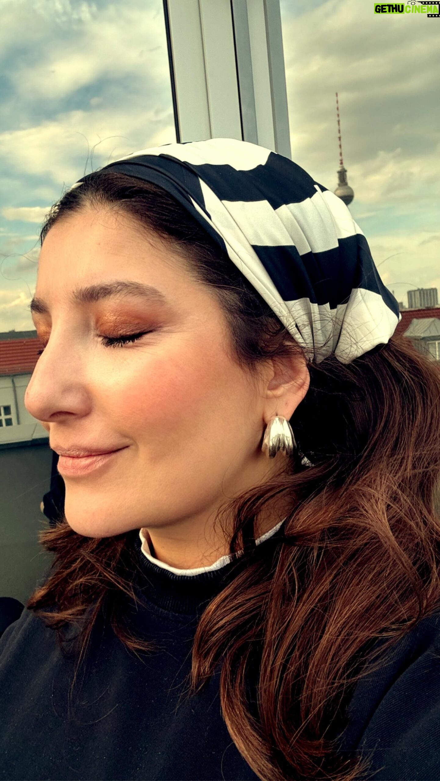 Şebnem Bozoklu Instagram - Şuraya biraz Berlin baharı bırakıyorum içiniz açılsın 🌸