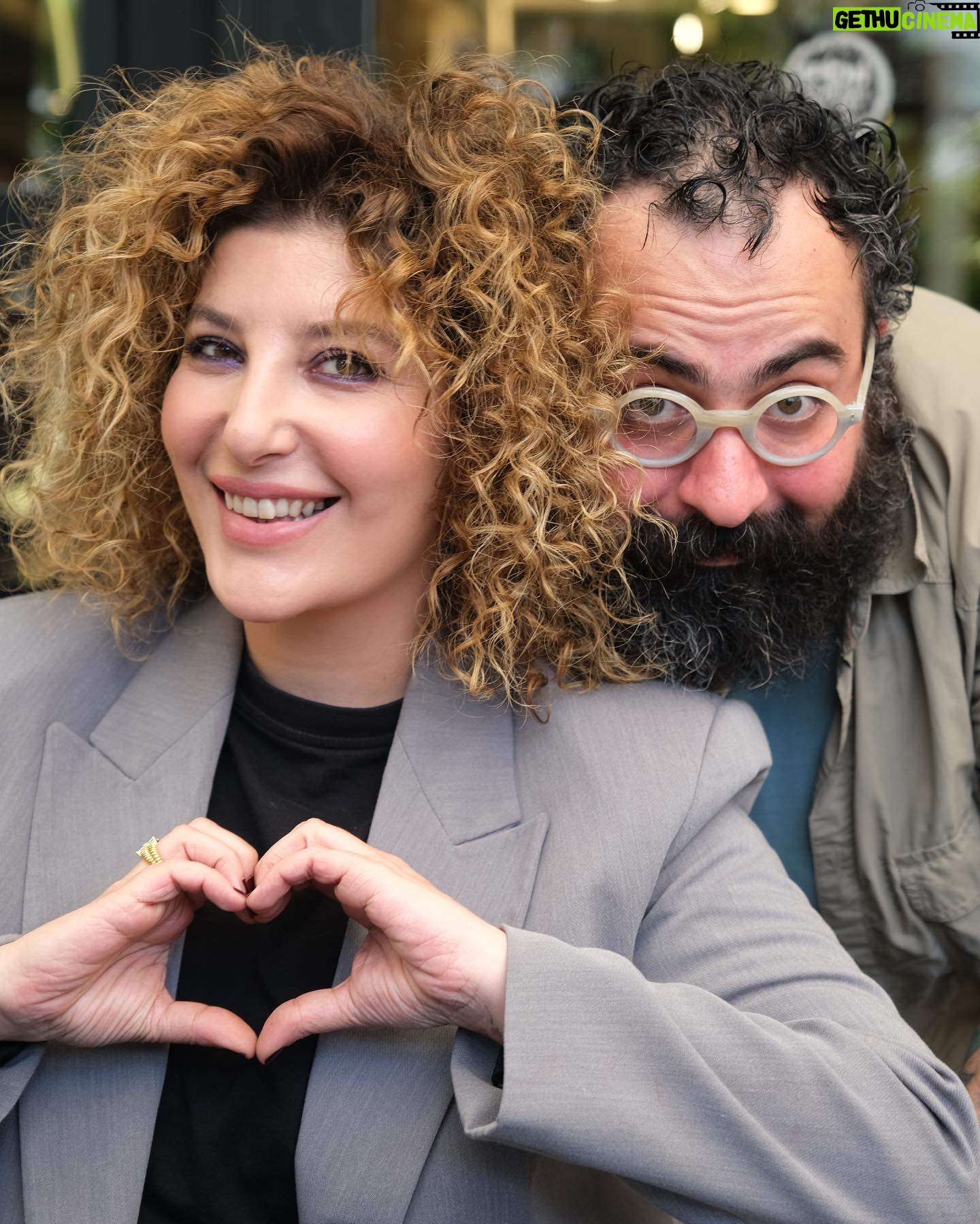 Şebnem Bozoklu Instagram - Saçlarınızı kim yapıyor kim ? İşte kendisi @yosibear Canım Hasancığımla kaçıncı senemiz bilmiyoruz ama şunu biliyoruz ki saç denilince odur 💜