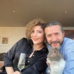 Şebnem Bozoklu Instagram - Aşk ❤️Barış 🤍Huzur 💜Sevgi 💚Sağlık 💛dileklerimizle 🫶 Mutlu Yıllar 😻