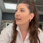 Şebnem Bozoklu Instagram – Balina kulisi. Oyundan 2 saat öncemiz. 🩵 Hazırlık ve makyaj odaları, saç odaları, sahne arkası. Buyursunlar ⭐️
