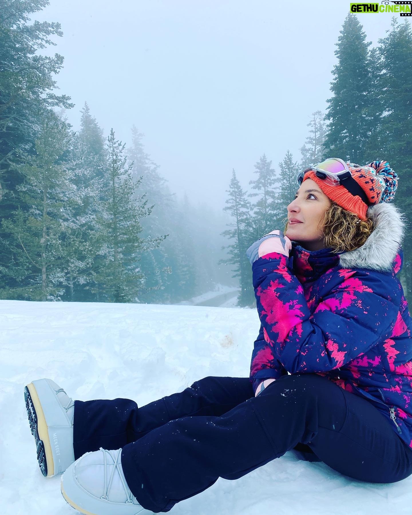 Şebnem Bozoklu Instagram - Tatil fotoğrafı gibi görünen set fotoğraflarım da burada dursun ⛄️🤍