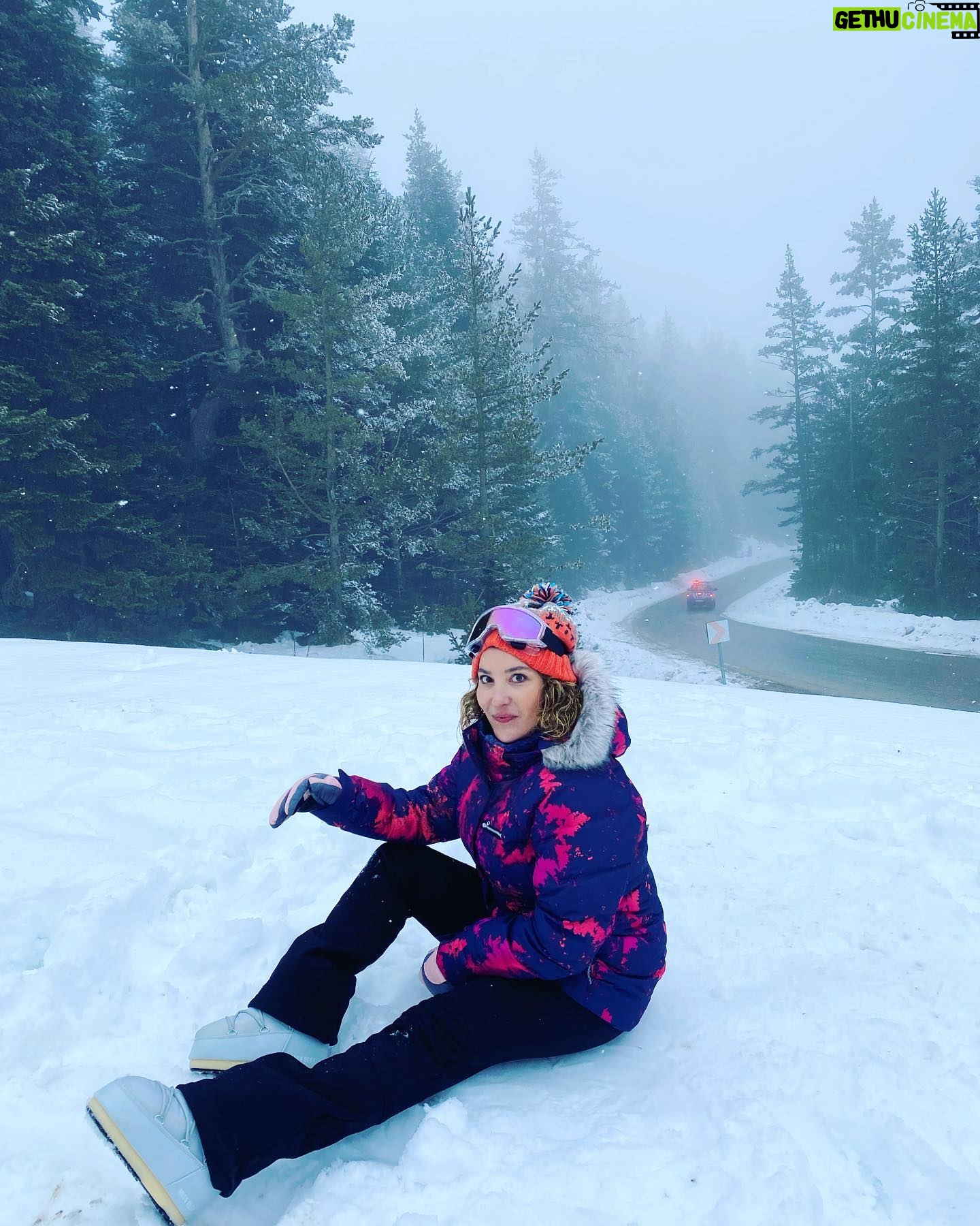 Şebnem Bozoklu Instagram - Tatil fotoğrafı gibi görünen set fotoğraflarım da burada dursun ⛄️🤍