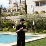 Cédric Grolet Instagram - Après Courchevel, une Tropézienne à ma façon au Château de la Messardière à Saint-Tropez. Et de nombreux desserts iconiques du Sud de la France #cedricgrolet #airelles 🌻