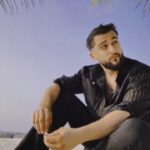 Cahid Huseynli Instagram - я не ощущаю наш рассвет в темноте твой тает силуэт и на ощупь за тобой, будто я слеп…