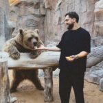Cahid Huseynli Instagram – Вчера мы с семьёй были в гостях у @sb_belhasa 
Он пригласил нас на свою замечательную ферму @fame.park 
Мы с семьёй впервые побывали в подобном месте! Познакомились с огромным количеством красивейших представителей флоры и фауны, и нам даже довелось проверить свои силы в честном состязании с самым крупным в мире представителем кошачьих – Лигром (наполовину львом, наполовину тигром)!
В общем, мы получили бурю положительных эмоций и впечатлений! 
Также хочу отдельно поблагодарить команду @sccvip @sccviprus за организацию данного мероприятия и проявленный профессионализм!
P.S. Берегите матушку природу и братьев наших меньших 🙌🏽
