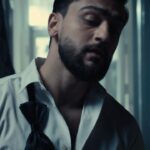 Cahid Huseynli Instagram – «Без лишних слов» – посвящается всем дорогим для нас людям, ради счастья которых мы готовы и по волнам плыть, и звезды с небес достать! 
Слушайте и отмечайте людей, ради которых вам по силам преодолеть любые преграды! 🧗🏻