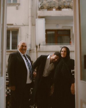 Cahid Huseynli Instagram - Нас разделяют десятки лет, морщин, и неисчислимое количество жизненного опыта
Нас объединяют родная кровь и безумная любовь друг к другу
Цените дедушек и бабушек и каждое прожитое с ними мгновение